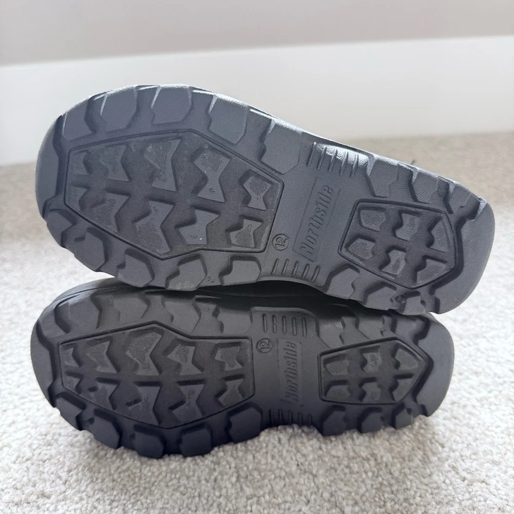NWT Northside boy’s size 12 insulated waterproof navy blue/ black snow boots
